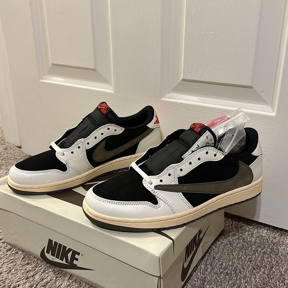 Travis Scott x Air Jordan 1 Olive